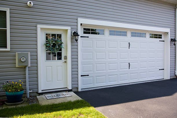 24/7 Emergency Garage Door Panel Replacement experts in Southern Gateway, VA